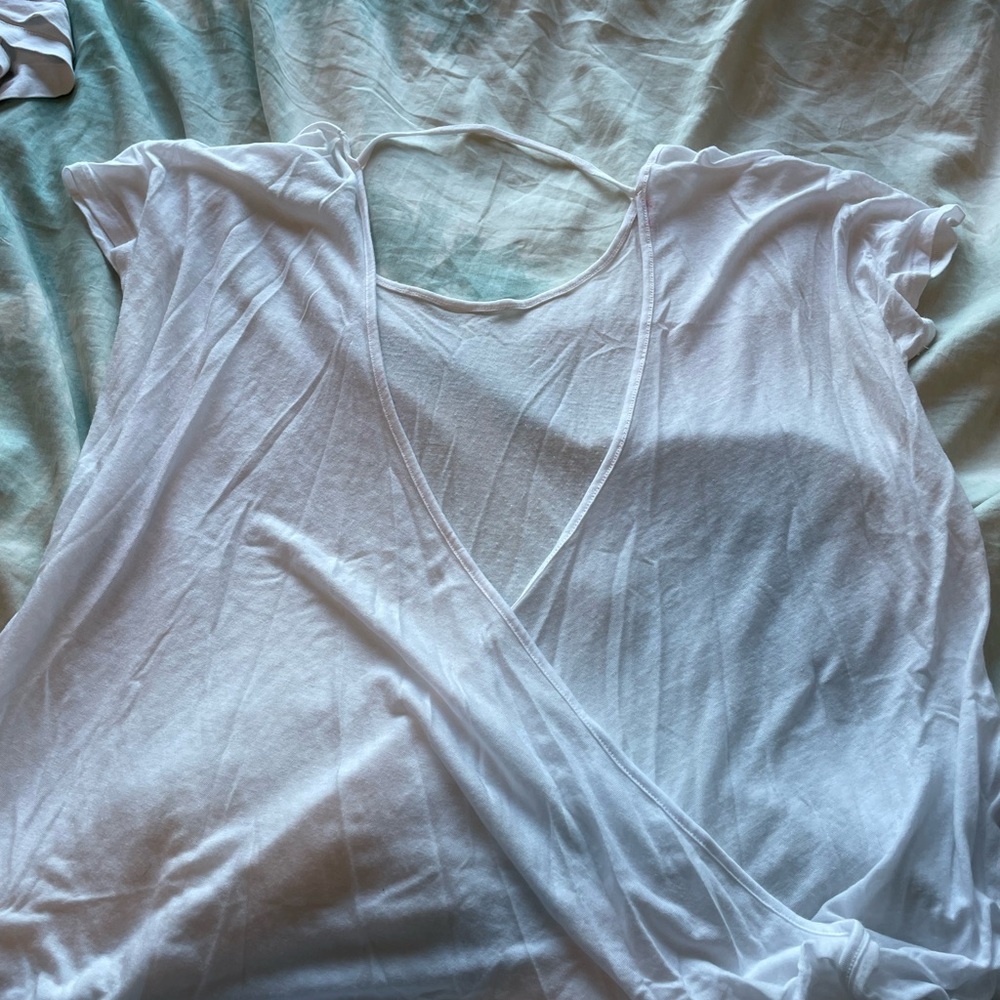 Open back T-shirt - Picture 2 of 2